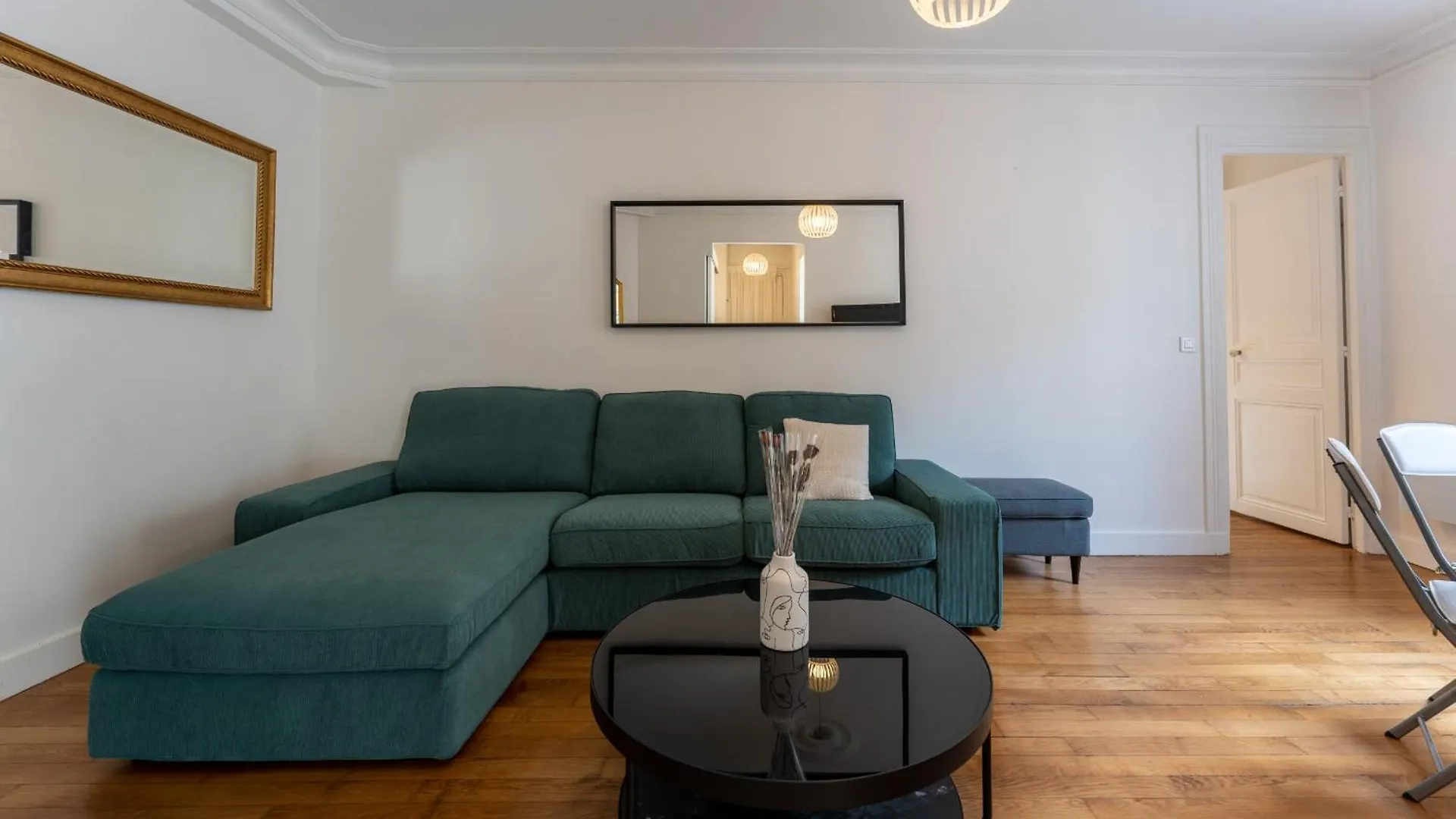 De Luxe Champs Elysees Neuf Apartment *